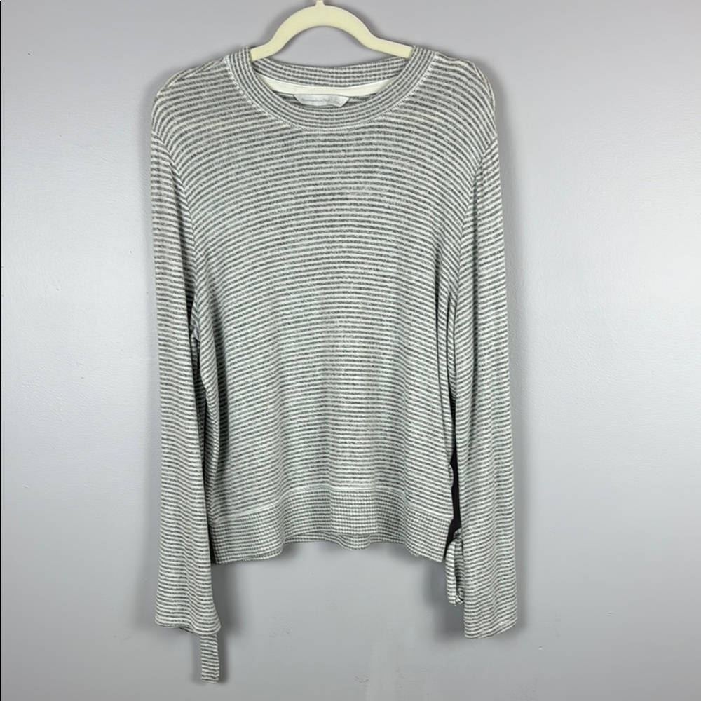 Abercrombie & Fitch Gray Crew Neck Long Sleeve Sweater Ribbed Trim Size Large - Picture 2 of 9